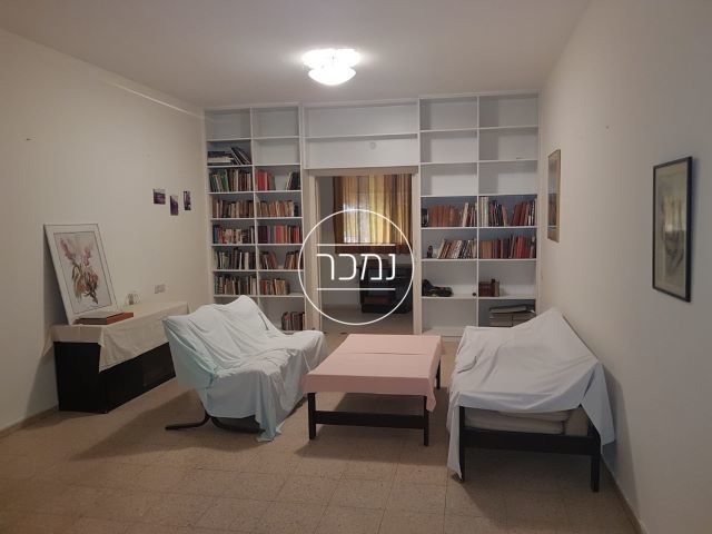 למכירה דירת 4 חדרים בקרבת איכילוב תל אביב