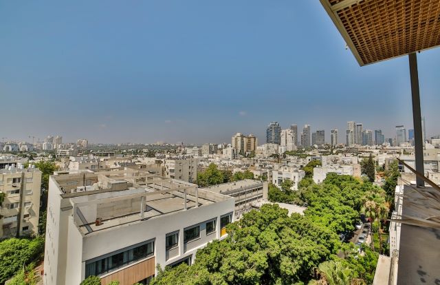 למכירה פנטהאוז ברחוב שקט ליד כיכר המדינה